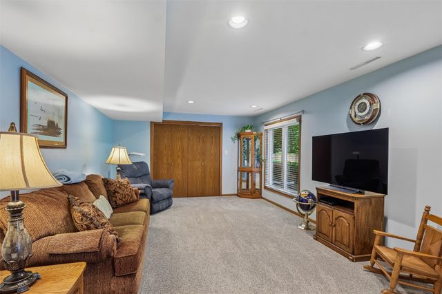 12851 Walnut Ridge Drive, Clive, IA 50325