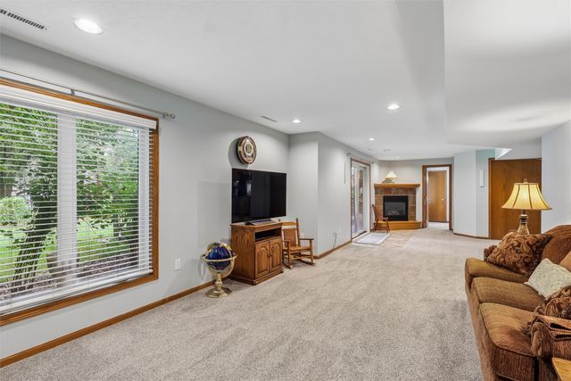12851 Walnut Ridge Drive, Clive, IA 50325