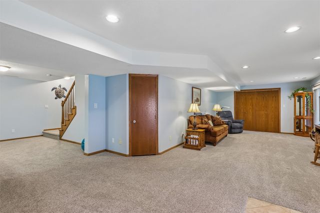 12851 Walnut Ridge Drive, Clive, IA 50325