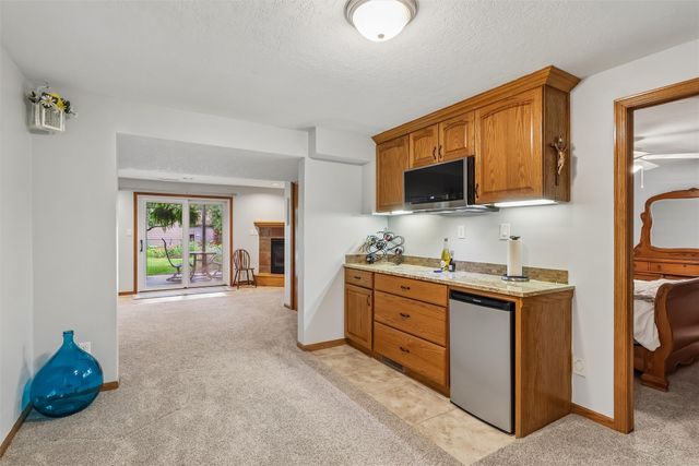 12851 Walnut Ridge Drive, Clive, IA 50325