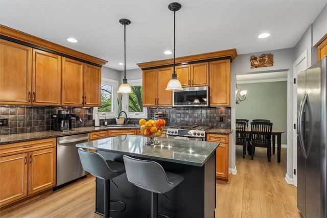 12851 Walnut Ridge Drive, Clive, IA 50325