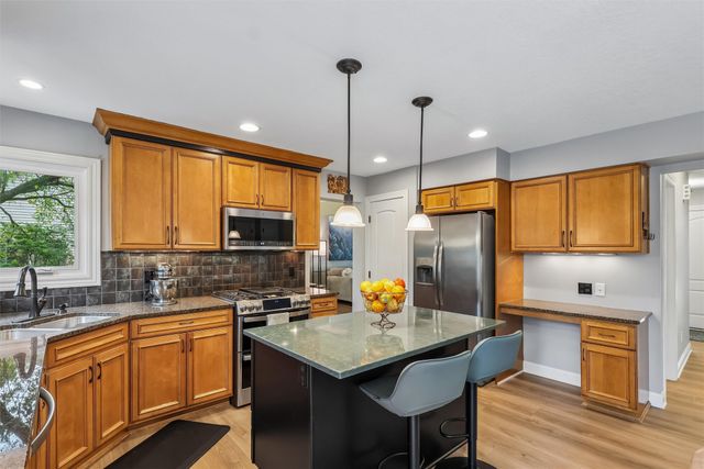 12851 Walnut Ridge Drive, Clive, IA 50325