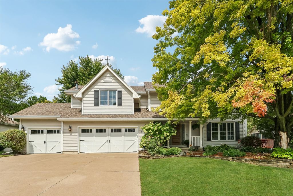 12851 Walnut Ridge Drive, Clive, IA 50325