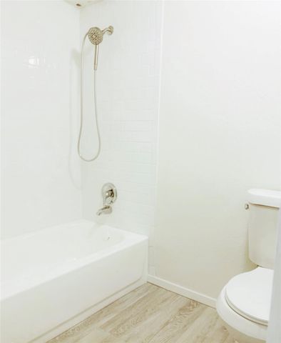 2100 Wilcrest Drive 123, Houston, TX 77042