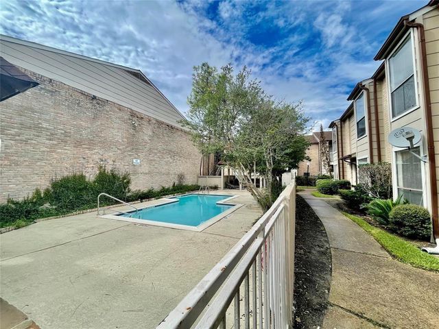 2100 Wilcrest Drive 123, Houston, TX 77042