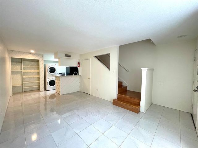 2100 Wilcrest Drive 123, Houston, TX 77042