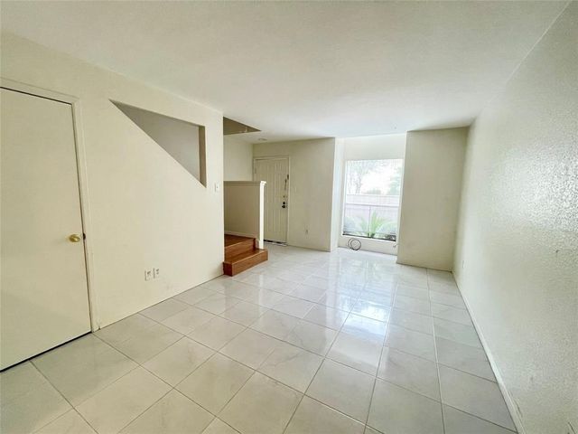 2100 Wilcrest Drive 123, Houston, TX 77042