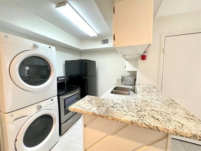 2100 Wilcrest Drive 123, Houston, TX 77042