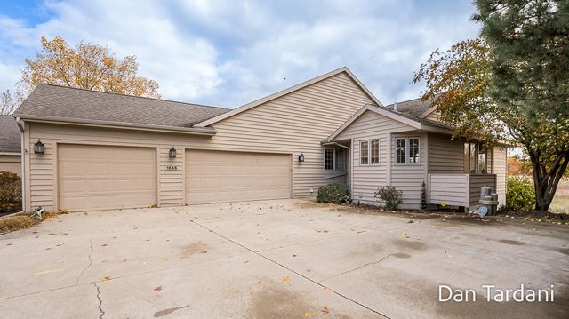 1648 E Harbour Towne Circle, Muskegon, MI 49441