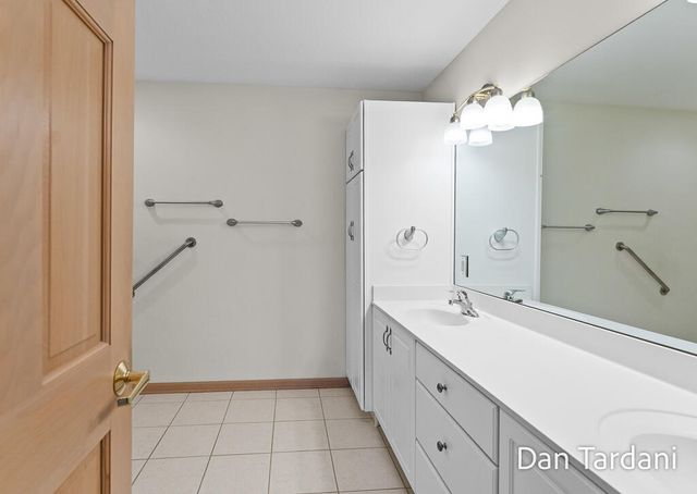 1648 E Harbour Towne Circle, Muskegon, MI 49441