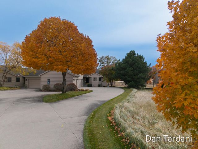 1648 E Harbour Towne Circle, Muskegon, MI 49441