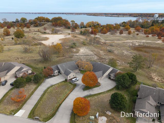 1648 E Harbour Towne Circle, Muskegon, MI 49441