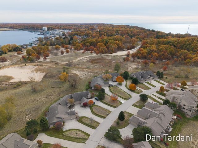 1648 E Harbour Towne Circle, Muskegon, MI 49441