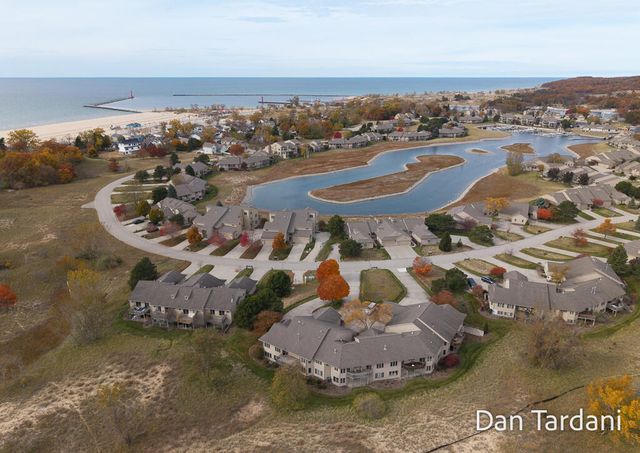 1648 E Harbour Towne Circle, Muskegon, MI 49441