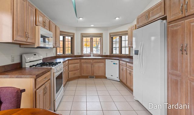 1648 E Harbour Towne Circle, Muskegon, MI 49441