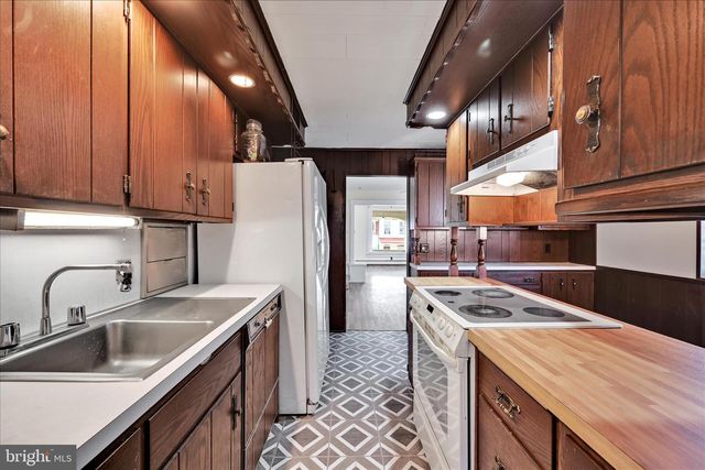 305 S 4TH ST, Hamburg, PA 19526