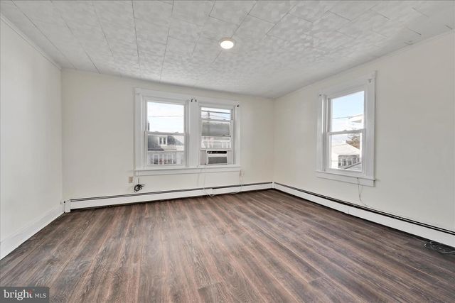 305 S 4TH ST, Hamburg, PA 19526