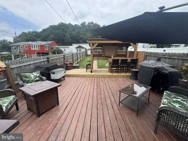 305 S 4TH ST, Hamburg, PA 19526