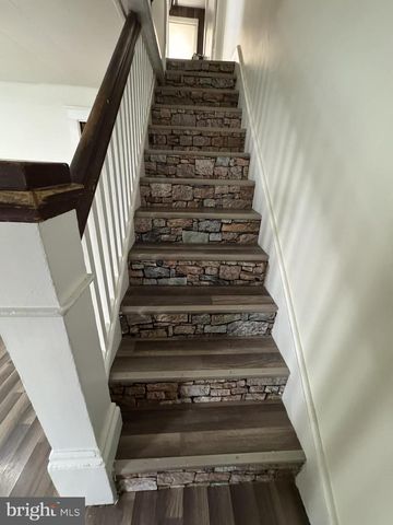 305 S 4TH ST, Hamburg, PA 19526