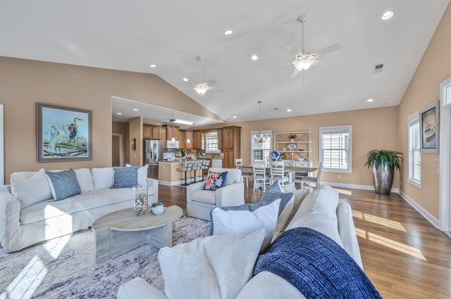 732 Ashland Ave., North Myrtle Beach, SC 29582