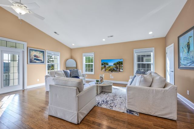732 Ashland Ave., North Myrtle Beach, SC 29582