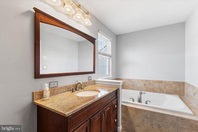 117 ARROWHEAD DR, Burlington, NJ 08016