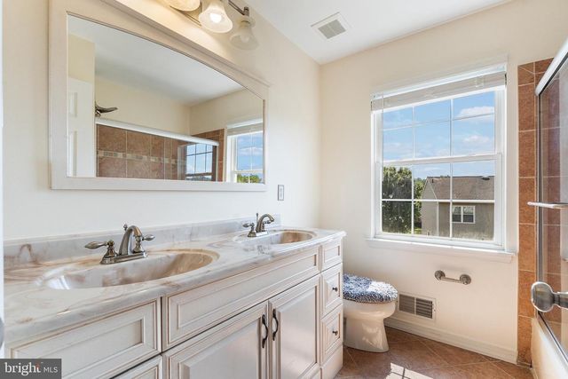 117 ARROWHEAD DR, Burlington, NJ 08016