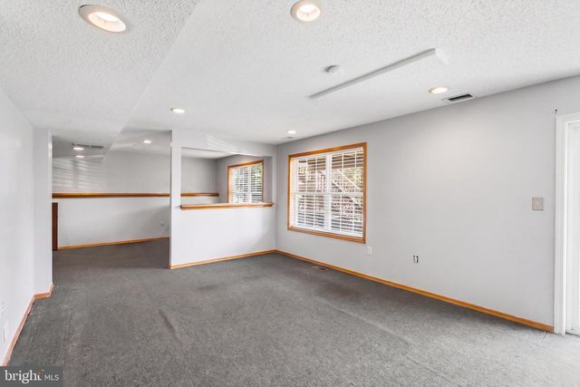 117 ARROWHEAD DR, Burlington, NJ 08016