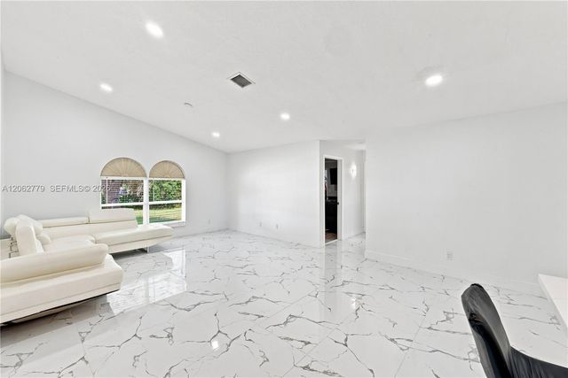 12629 75th Lane N, West Palm Beach, FL 33412