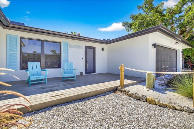 1105 Skiff PL, Sanibel, FL 33957