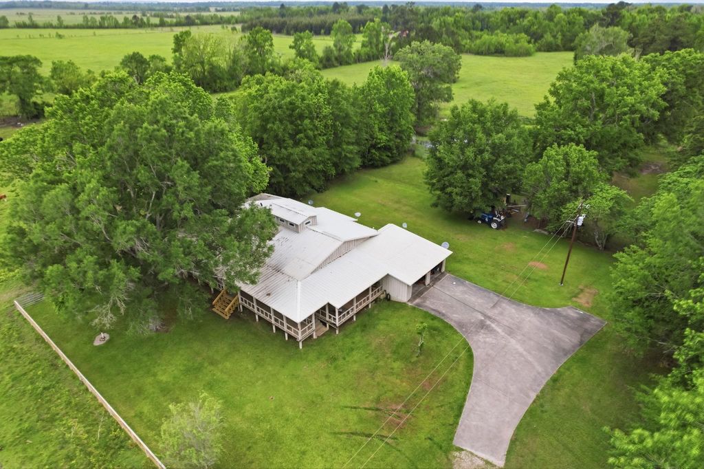 1992 Highway 105 E, Liberty, TX 77575