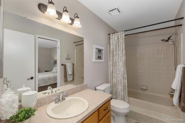 38565 Golfview Drive, Clinton Township, MI 48038