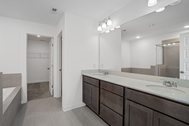 7022 Sutton Dr, White House, TN 37188