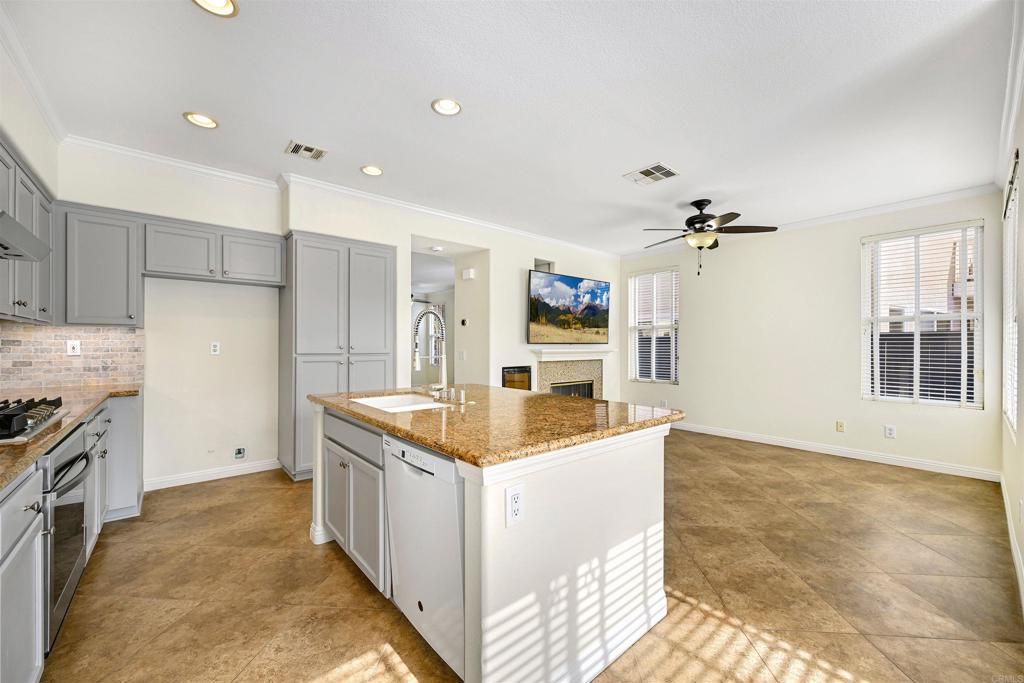 Image 5 of property listing at 12204 Pepper Tree Lane, Poway, CA 92064