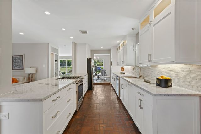 9531 Vinewood Drive, Dallas, TX 75228