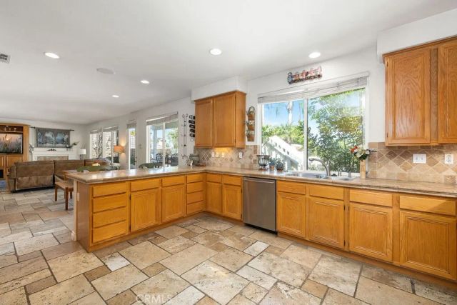 135 Custer Circle, Corona, CA 92881