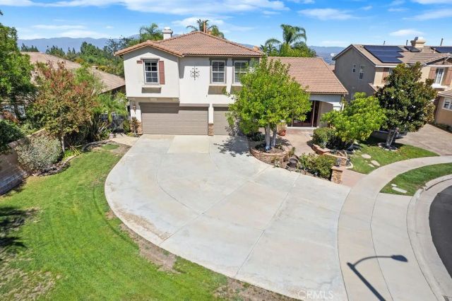135 Custer Circle, Corona, CA 92881