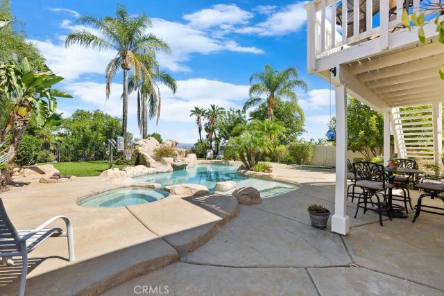 135 Custer Circle, Corona, CA 92881