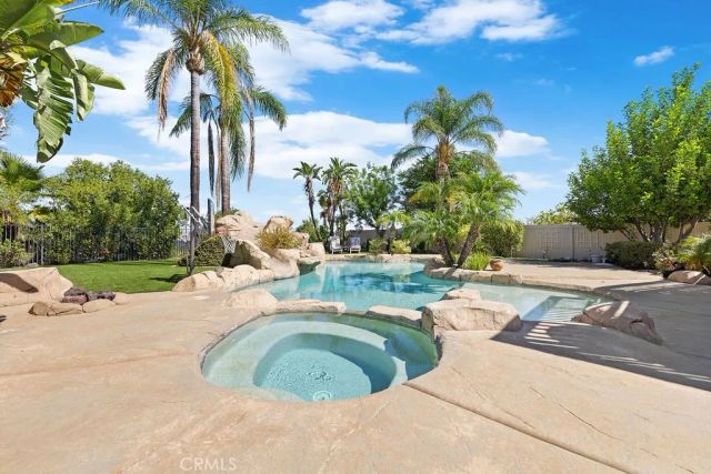 135 Custer Circle, Corona, CA 92881