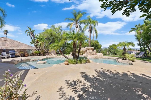 135 Custer Circle, Corona, CA 92881
