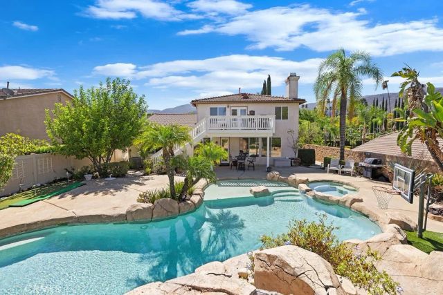 135 Custer Circle, Corona, CA 92881