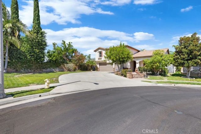 135 Custer Circle, Corona, CA 92881
