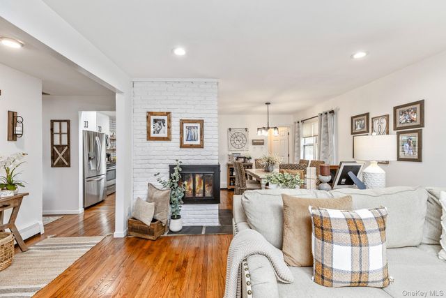 14 Ursular Court, Smithtown, NY 11787
