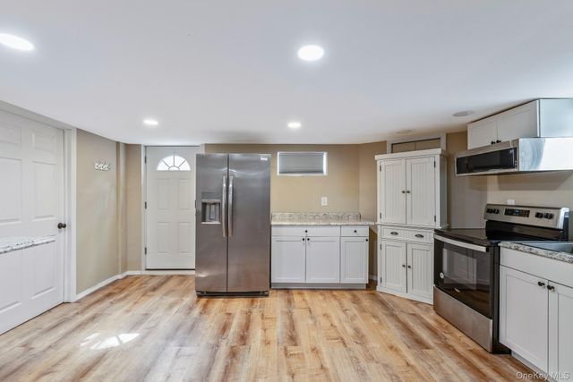 14 Ursular Court, Smithtown, NY 11787