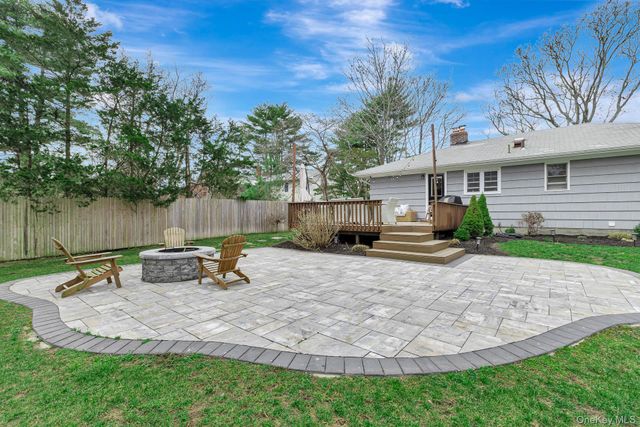 14 Ursular Court, Smithtown, NY 11787