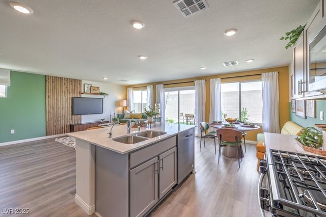 9376 AVA HATHAWAY Street 15, Las Vegas, NV 89141