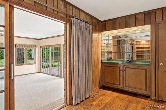 2073 Willow Leaf Drive, Frontenac, MO 63131