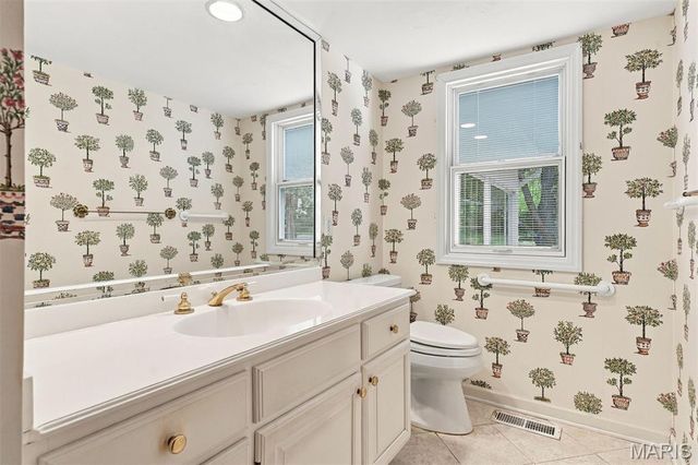 2073 Willow Leaf Drive, Frontenac, MO 63131