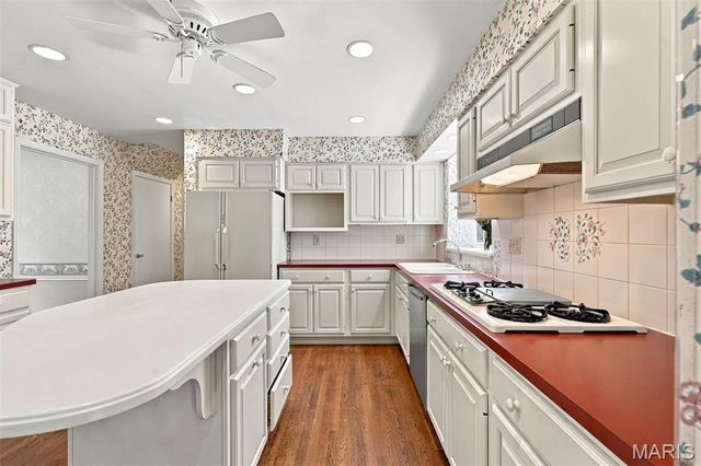 2073 Willow Leaf Drive, Frontenac, MO 63131