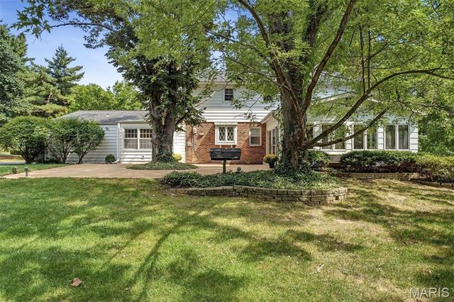 2073 Willow Leaf Drive, Frontenac, MO 63131